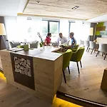 호흐하이드 호텔 4*