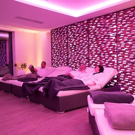 Hochheide 4* فيلنغن